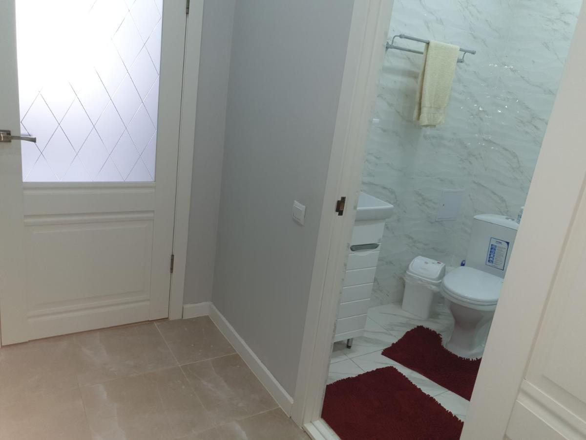 Центр Арбат Уютные Апартаменты В Новом Жк Almatý Exterior foto